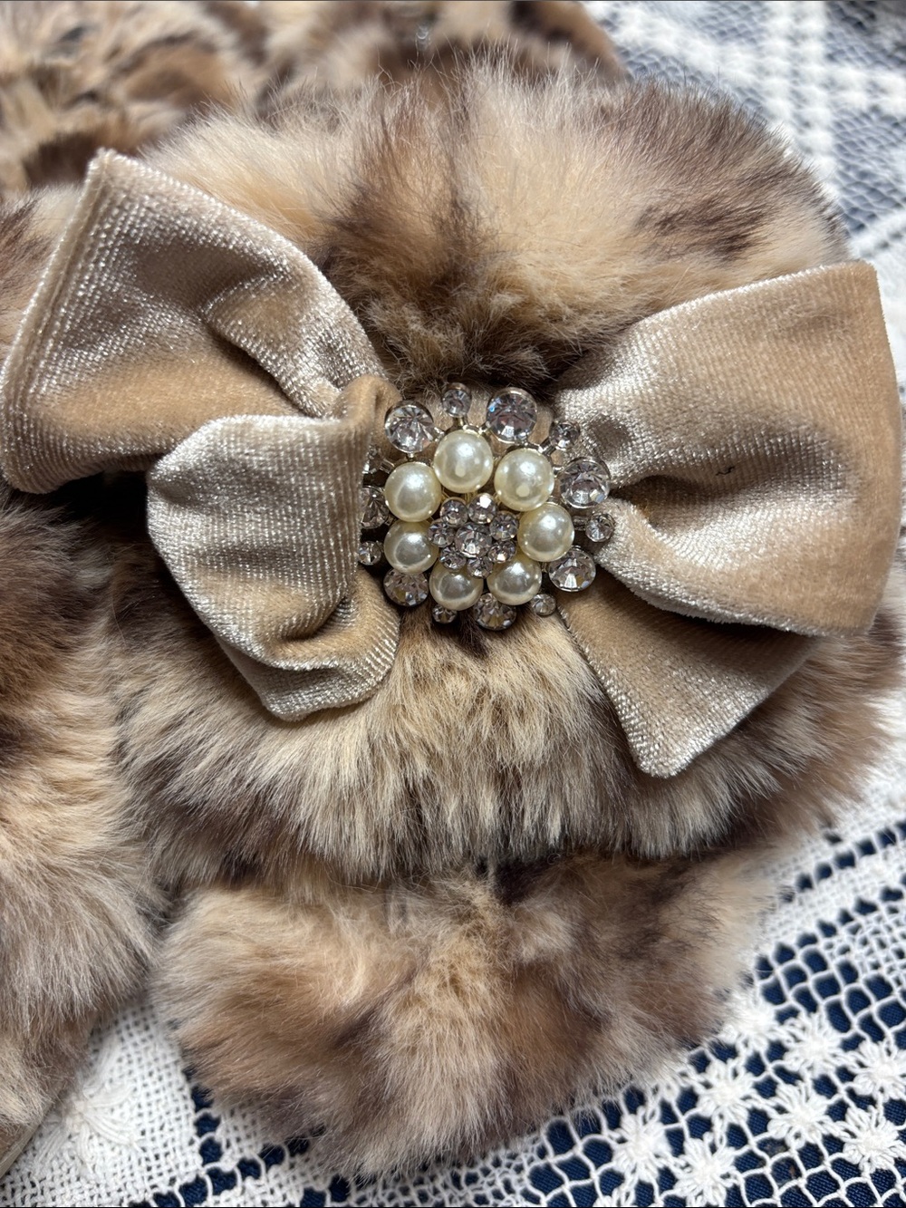 Pretty You London XL Faux Fur Bow Slide Slippers in Brown Leopard - Picture 2 of 6